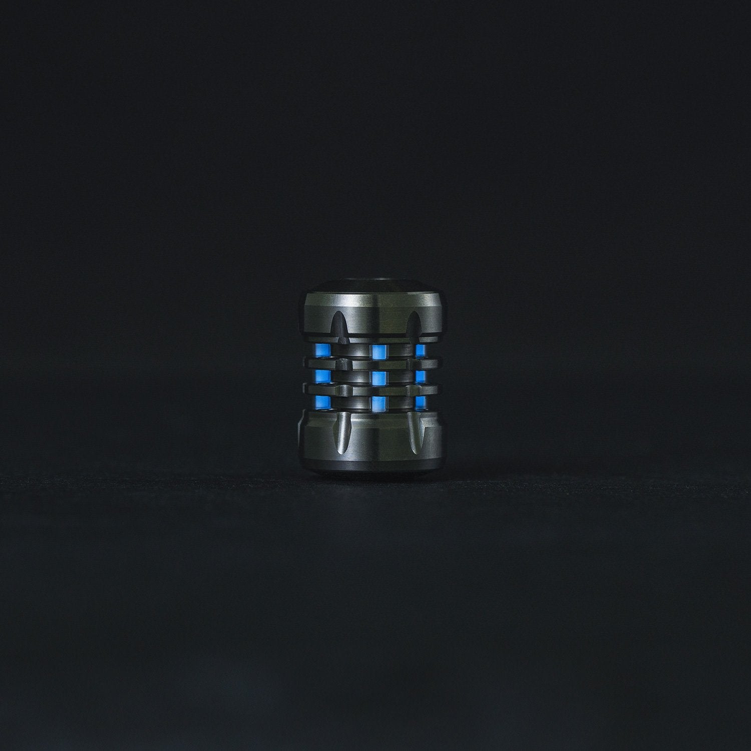 RovyVon Ti Walker EDC Titanium Bead_Blue tritium vials